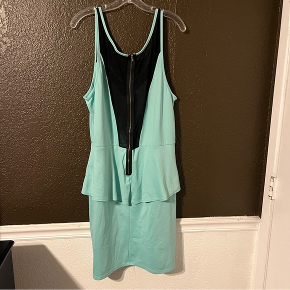 Mint Green & Black Sleeveless Peplum Style Dress with Sheer Panels, Size 2X - Picture 2 of 4